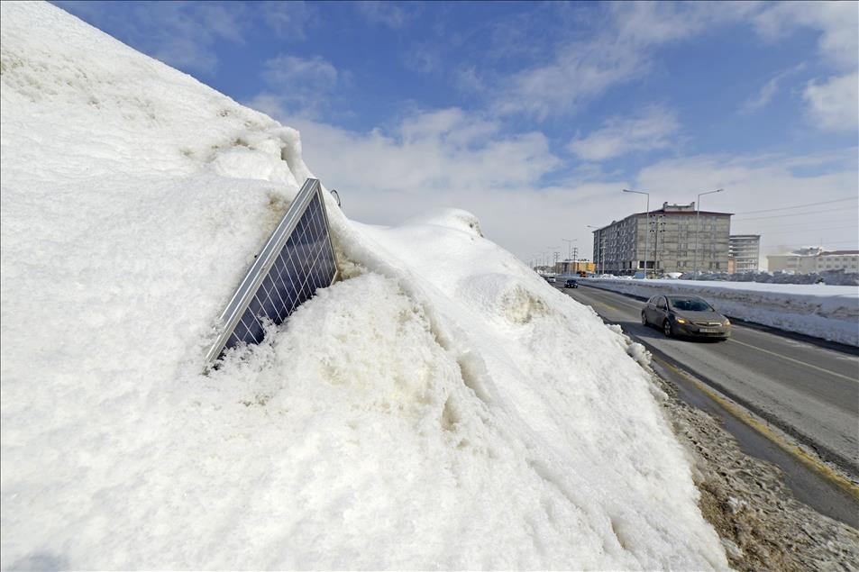 Bitlis'te metrelerce kar