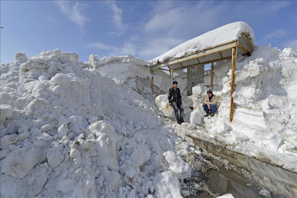 Bitlis'te metrelerce kar