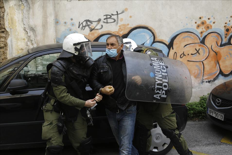Protesting Greek farmers clash with riot police
