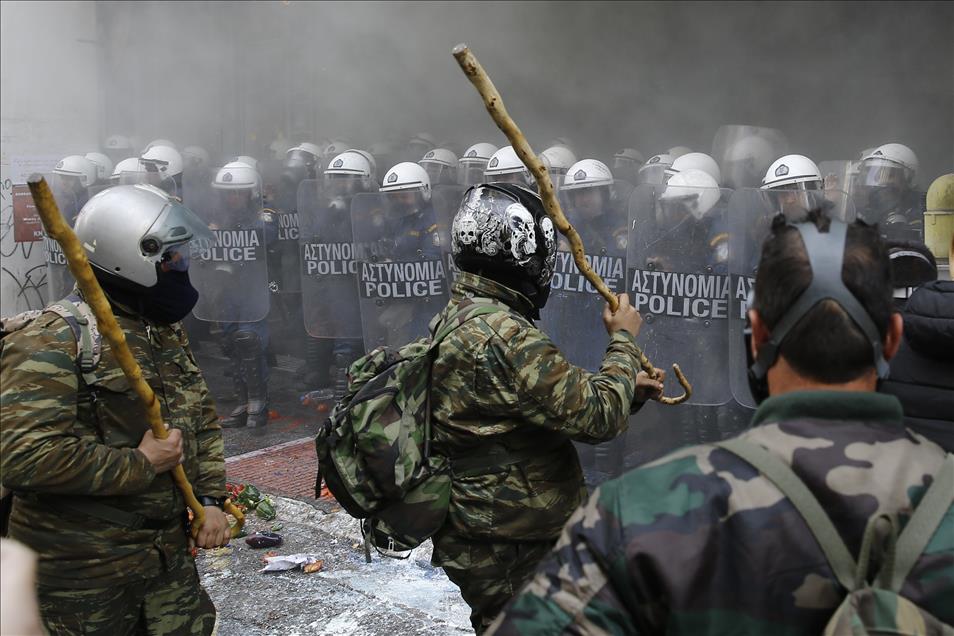 Protesting Greek farmers clash with riot police