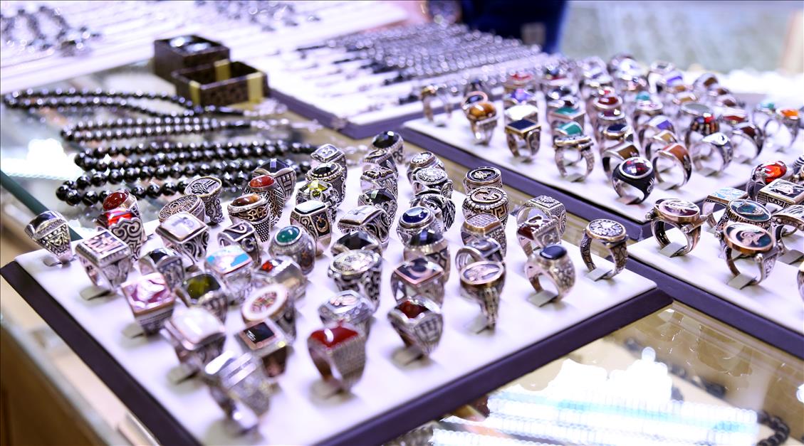 "Oltu taşı" sevgililer için şekillendirildi