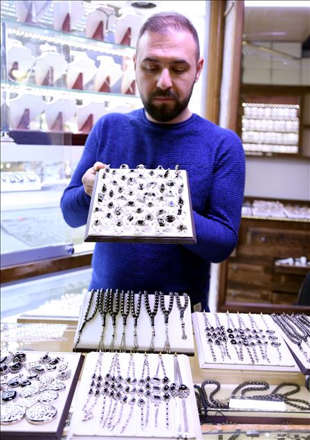 "Oltu taşı" sevgililer için şekillendirildi