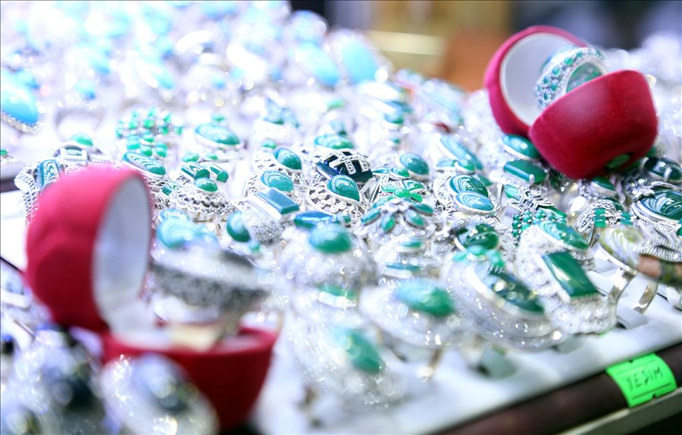 "Oltu taşı" sevgililer için şekillendirildi