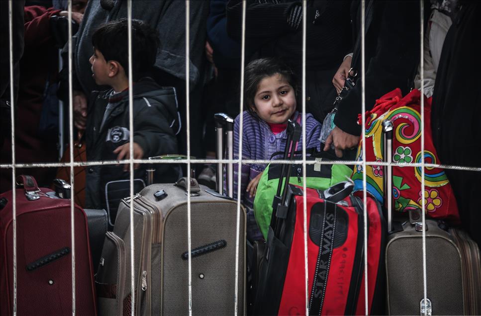 Mısır Refah Sınır Kapısı'nı iki günlüğüne açtı