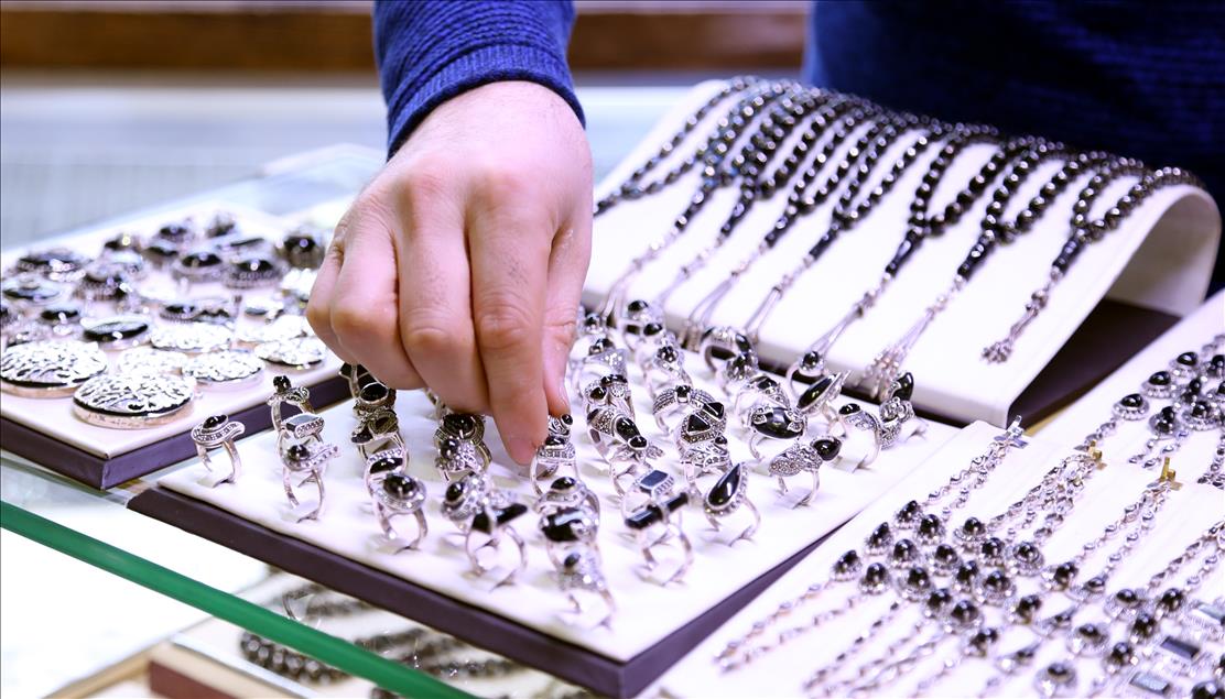 "Oltu taşı" sevgililer için şekillendirildi