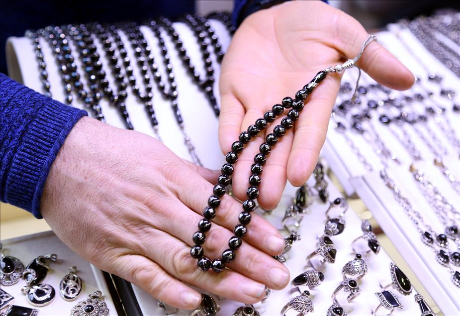 "Oltu taşı" sevgililer için şekillendirildi