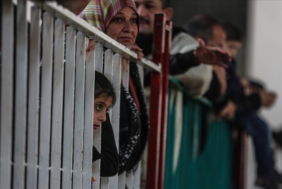 Mısır Refah Sınır Kapısı'nı iki günlüğüne açtı