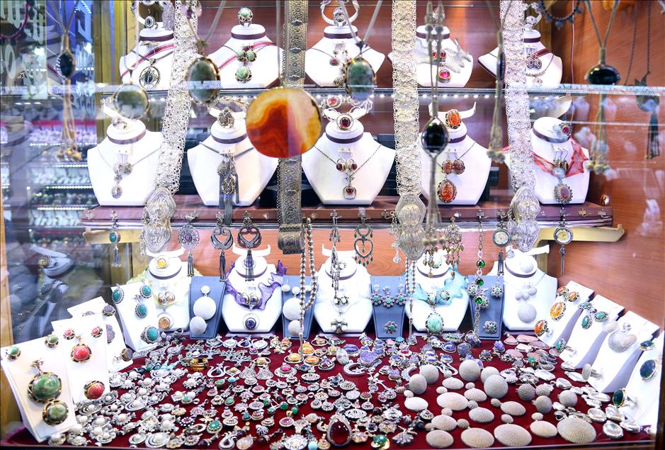 "Oltu taşı" sevgililer için şekillendirildi