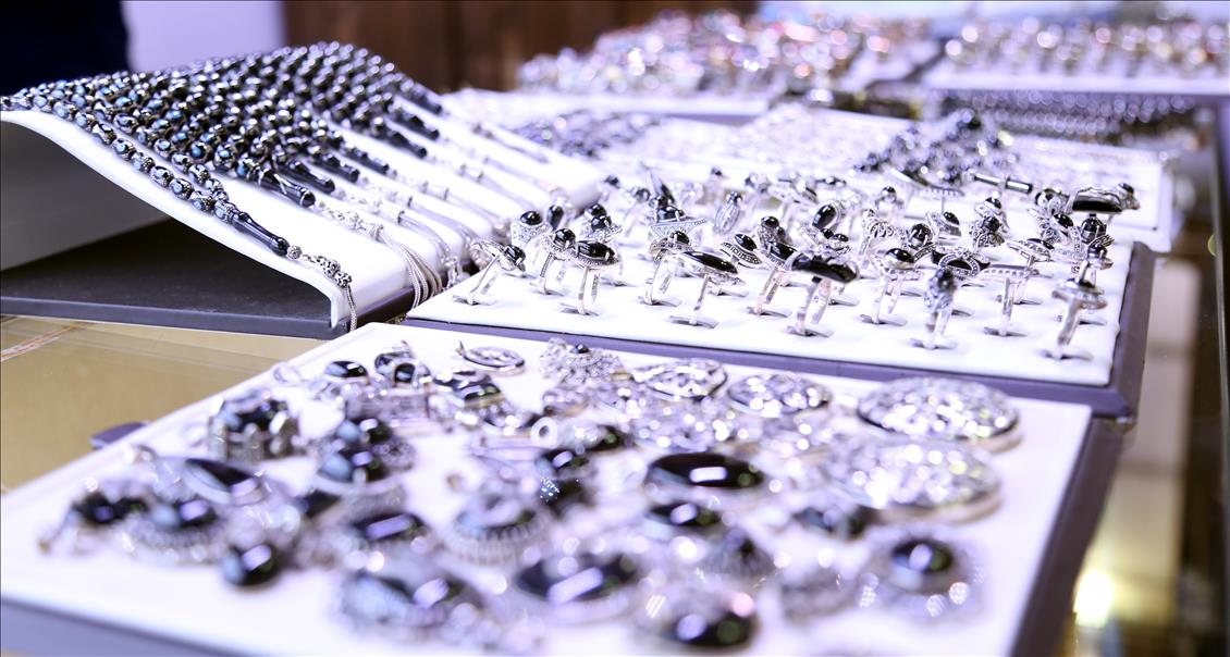 "Oltu taşı" sevgililer için şekillendirildi