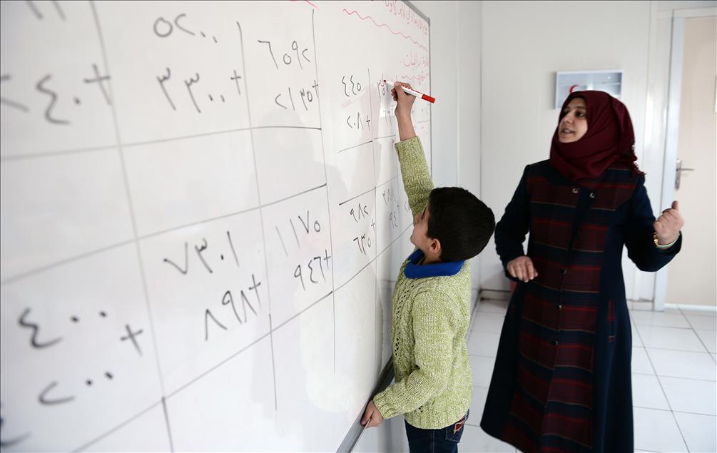 Suriye'nin yeni nesli Türkiye'de eğitiliyor
