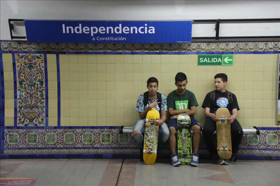 Buenos Aires metrosunda Endülüs Sanatı