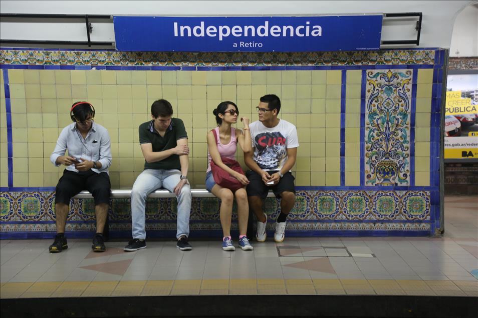 Buenos Aires metrosunda Endülüs Sanatı