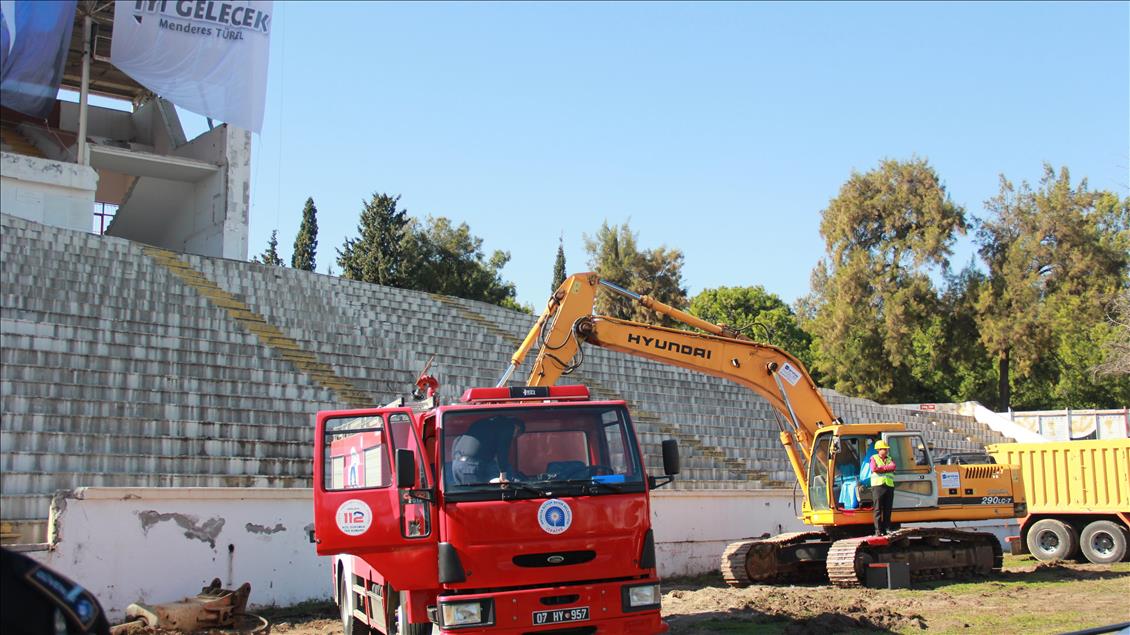 Atatürk Stadyumu'nun yıkımına başlandı