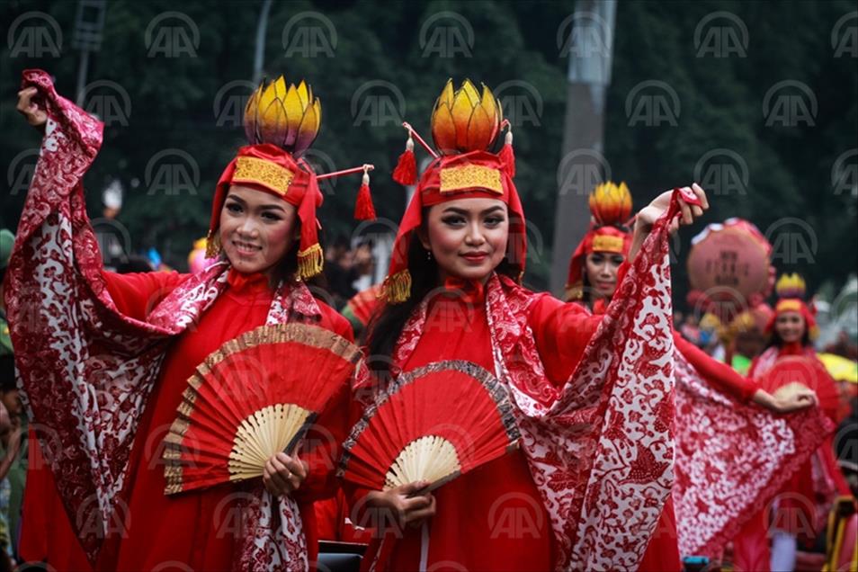 Indonezija: Raznobojni kostimi preplavili ulice Surakarte