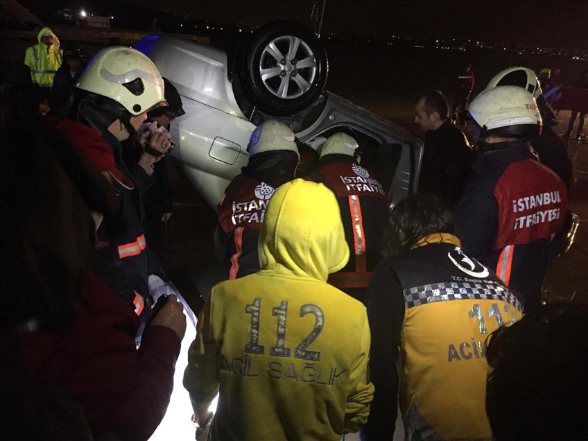 Tuzla'da bir araç denize düştü