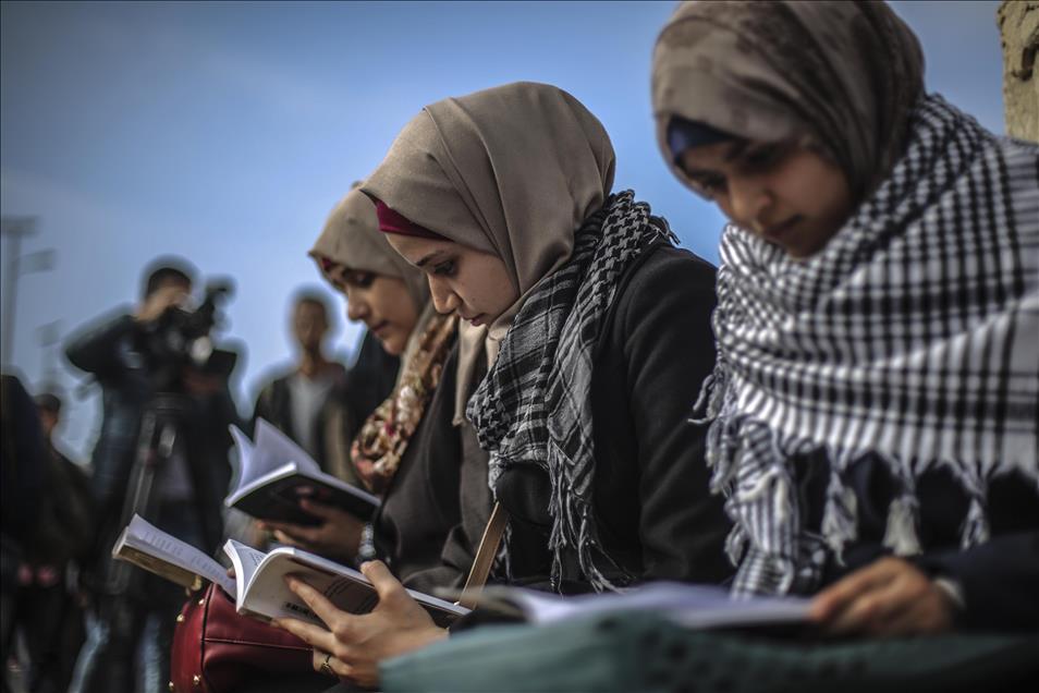 İsrail'in ihlallerine karşı "kitap okuma zinciri"
