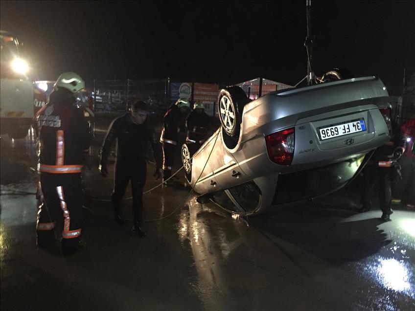 Tuzla'da bir araç denize düştü