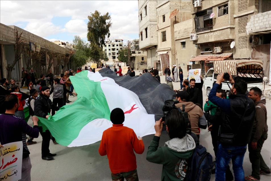 Suriye'de yönetim karşıtı gösteriler