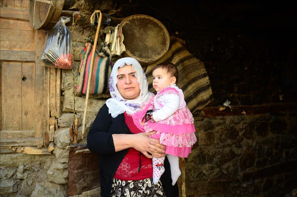 Köylü kadınların mesaisi yoğun geçiyor