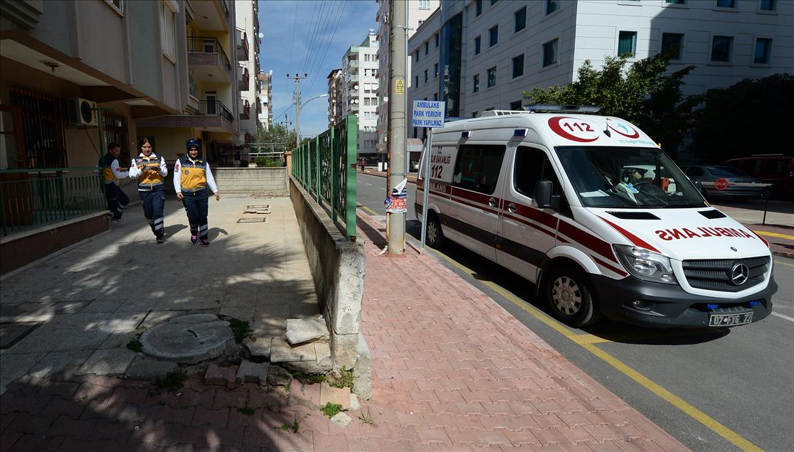 Ambulansın sirenlerini kadınlar çalıyor