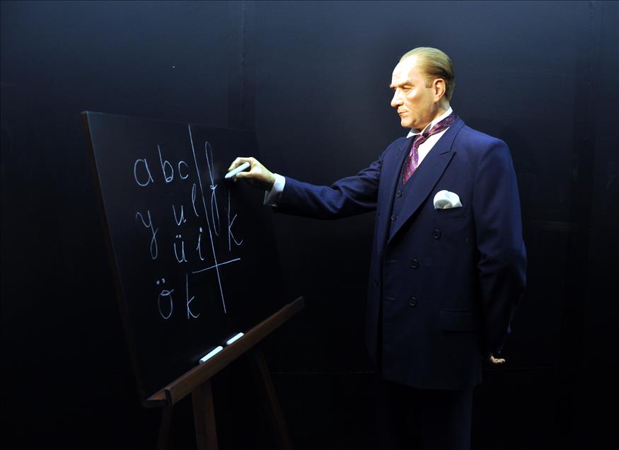 Londra'daki Atatürk heykelini beğenmeyince
