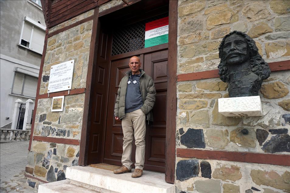 Macar prensin evine gözü gibi bakıyor