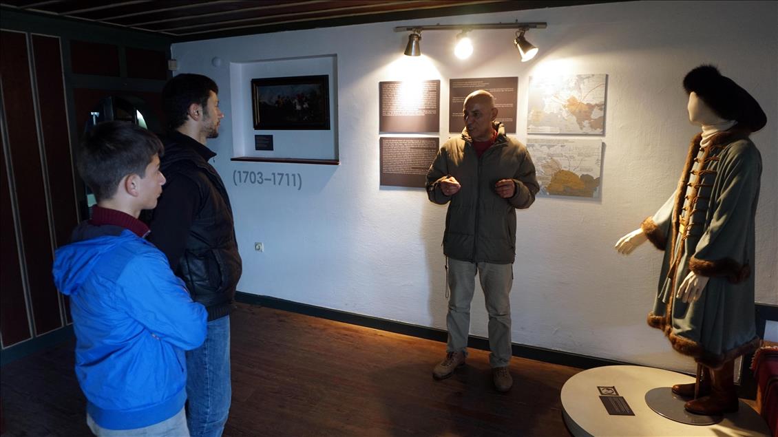 Macar prensin evine gözü gibi bakıyor