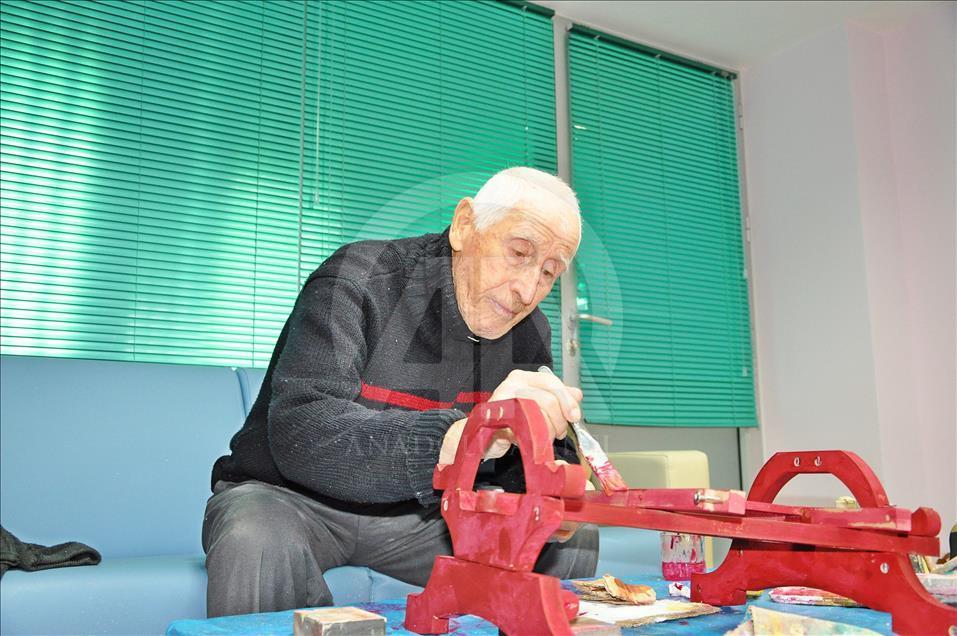 Huzurevi sakinlerine el sanatları kursu
