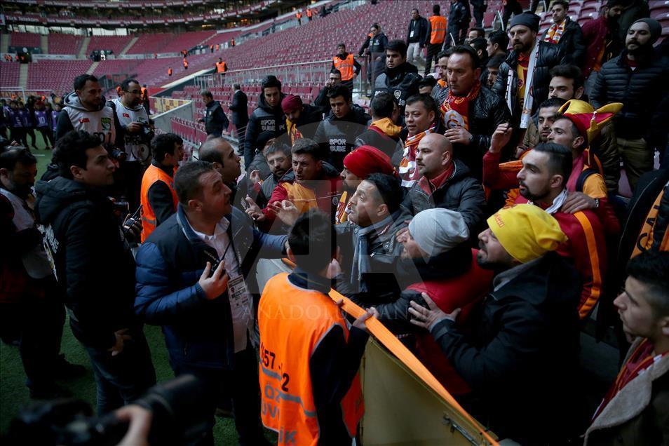 Galatasaray - Fenerbahçe derbisi ertelendi