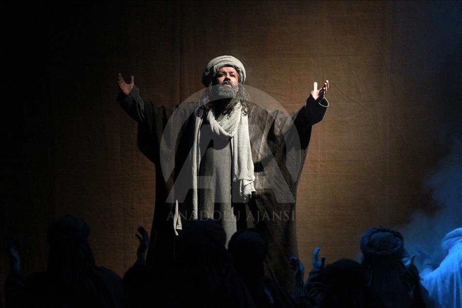 "Omar Bin Hattab" tiyatro oyunu sahnelendi