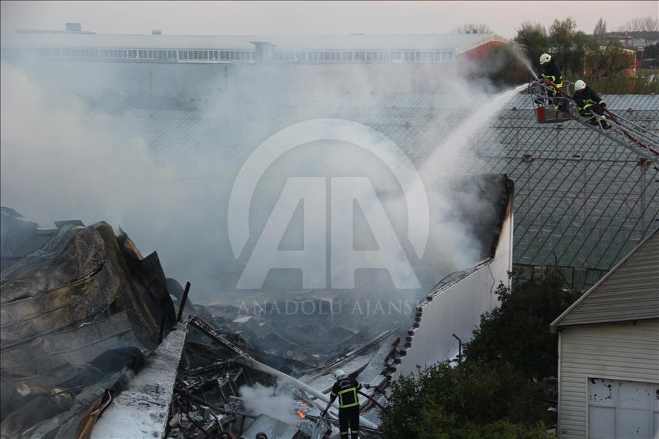 Antalya'da polyester fabrikasında yangın