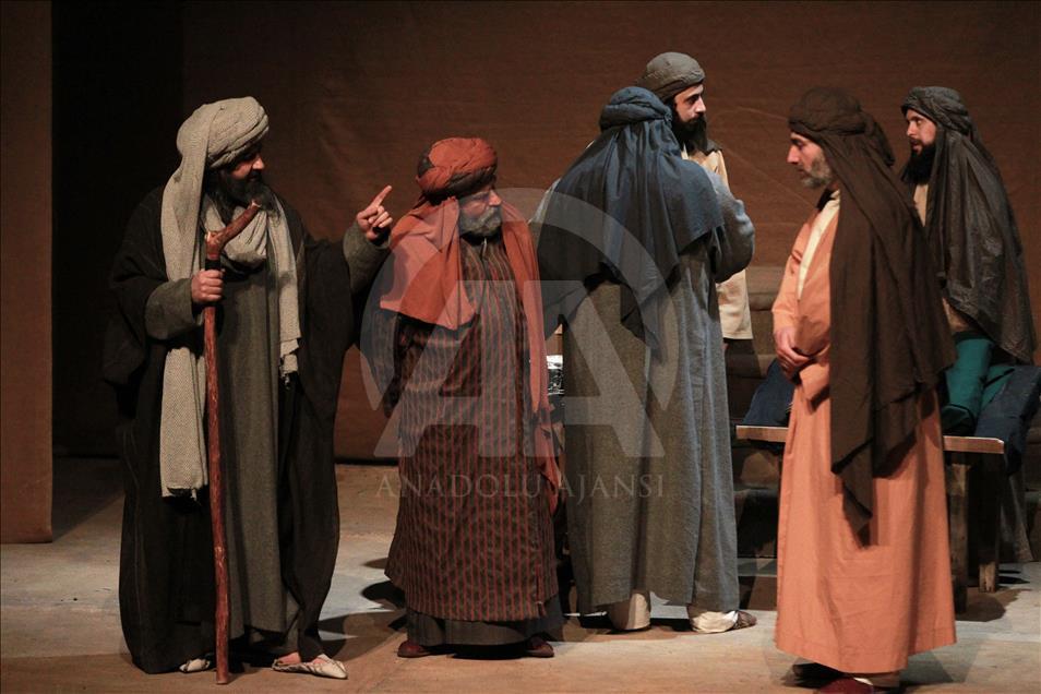 "Omar Bin Hattab" tiyatro oyunu sahnelendi