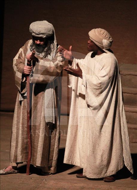 "Omar Bin Hattab" tiyatro oyunu sahnelendi