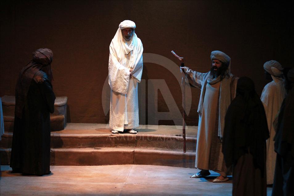 "Omar Bin Hattab" tiyatro oyunu sahnelendi