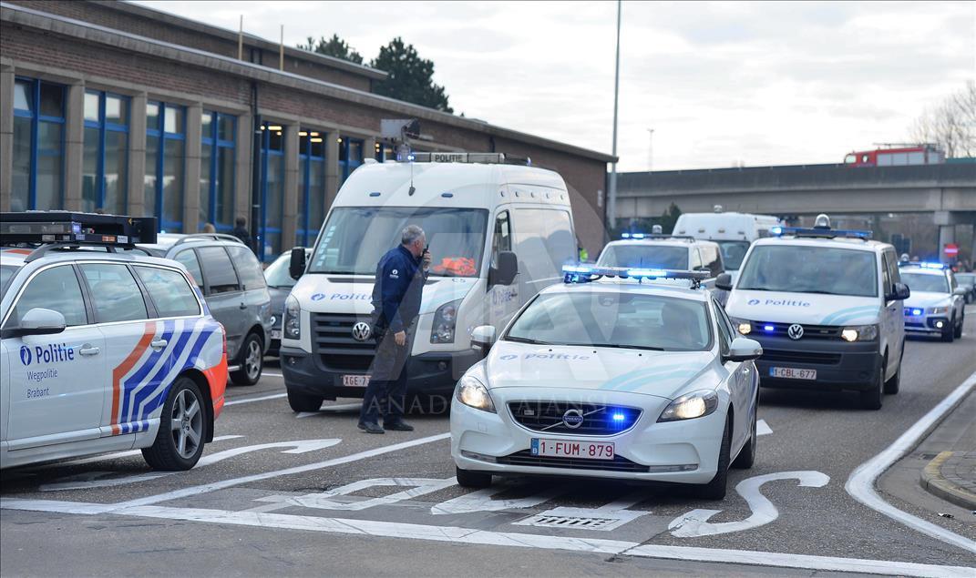 Blast hits Brussels metro station