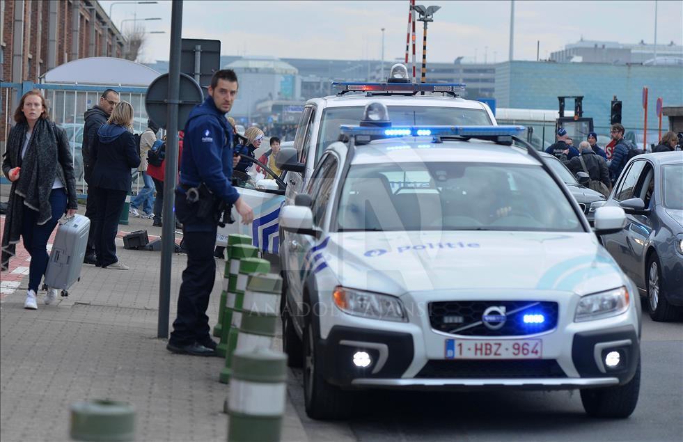 Blast hits Brussels metro station