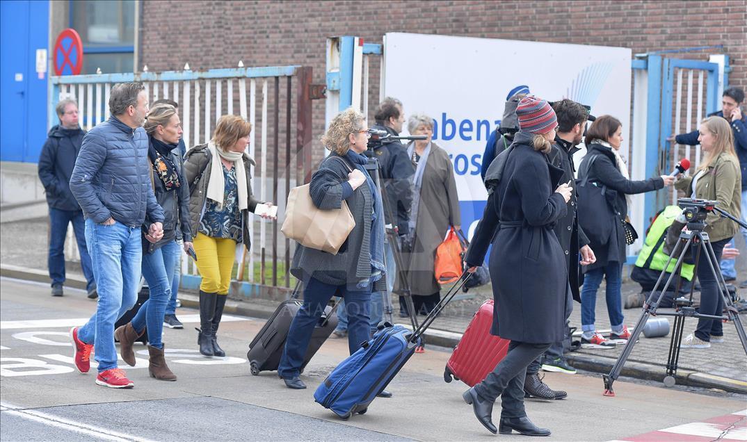 Blast hits Brussels metro station