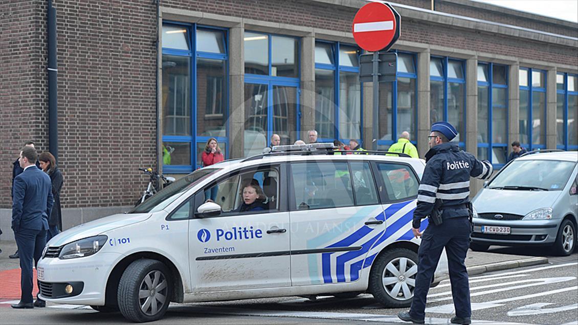 Blast hits Brussels metro station