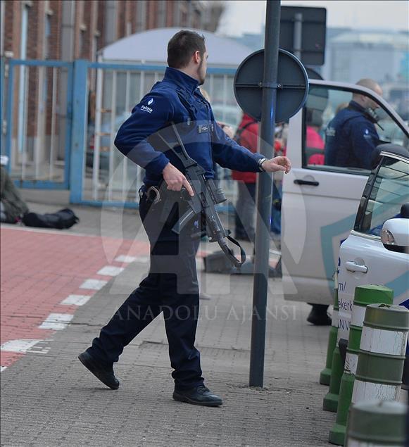 Blast hits Brussels metro station
