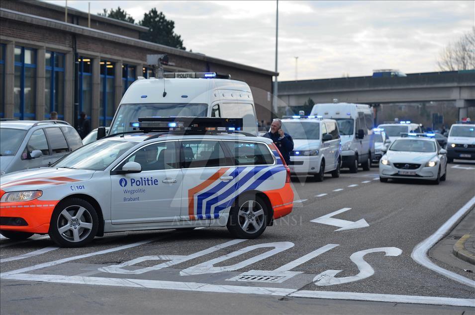 Blast hits Brussels metro station