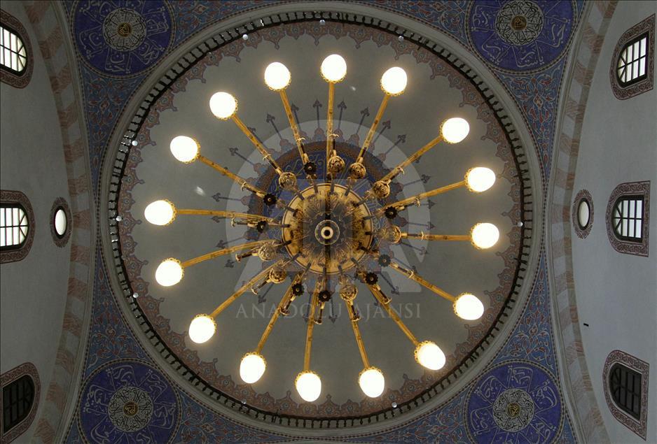 "Gazi Hüsrev Bey, dünyada elektriği ilk kullanan cami"