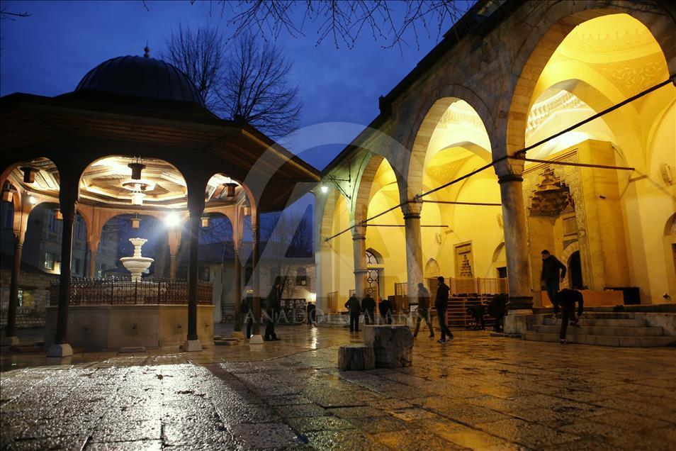 "Gazi Hüsrev Bey, dünyada elektriği ilk kullanan cami"
