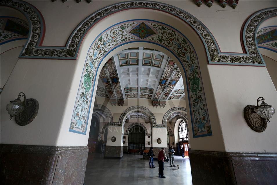 Haydarpaşa, kum zeminde yıllara meydan okuyor