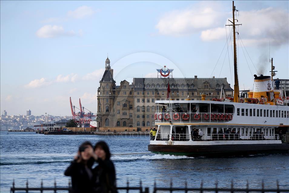 Haydarpaşa, kum zeminde yıllara meydan okuyor