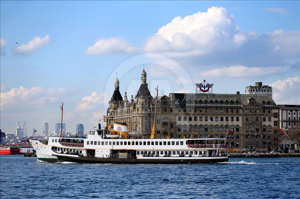 Haydarpaşa, kum zeminde yıllara meydan okuyor
