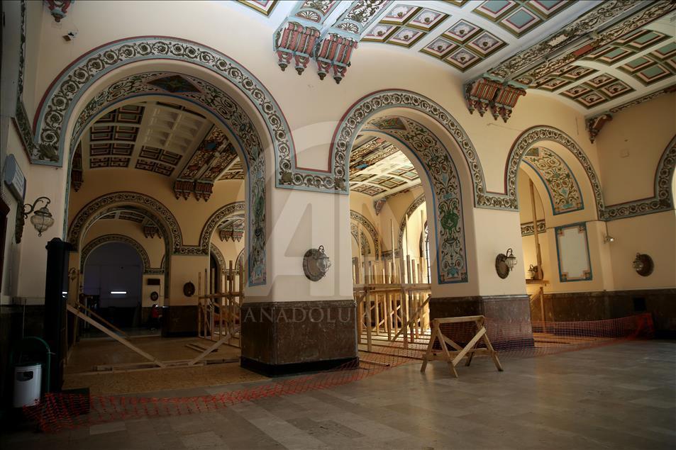 Haydarpaşa, kum zeminde yıllara meydan okuyor