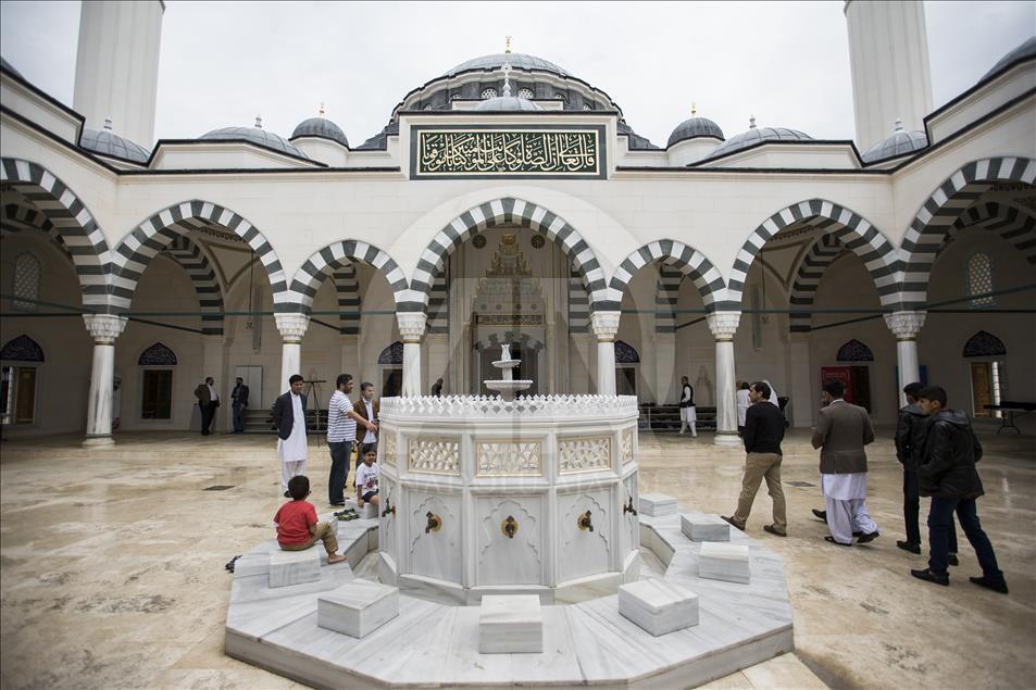 Muslims Gather for Friday Prayer at Diyanet Center of America