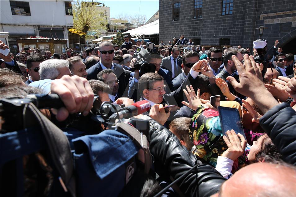 Başbakan Davutoğlu, Diyarbakır'da