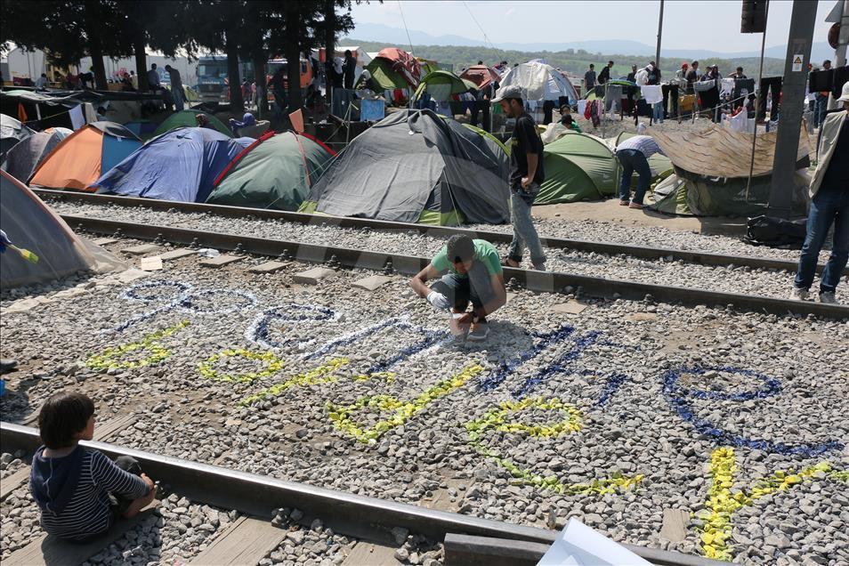 Yunanistan'daki sığınmacılar otoyolda çadırlı eylem düzenledi