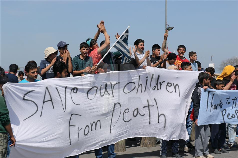 Yunanistan'daki sığınmacılar otoyolda çadırlı eylem düzenledi